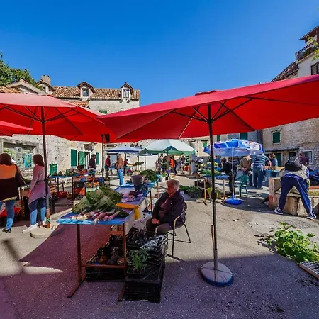 Town Square Cippico * Kastela