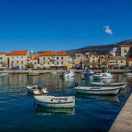 Town Square Cippico Kastela