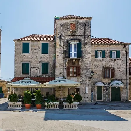 Town Square Cippico Apartment